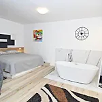 Sens Apartments