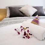 Sens Apartments